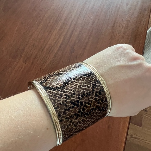 Snake print enamel cuff - Picture 2 of 4